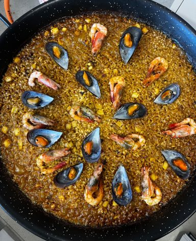 Seafood paella